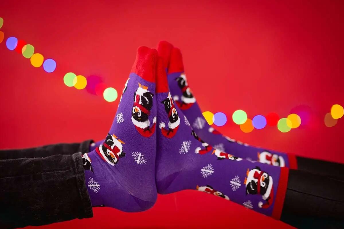 Sosete bumbac de craciun Colour Cotton Pinguin Fericit Violet 3/4