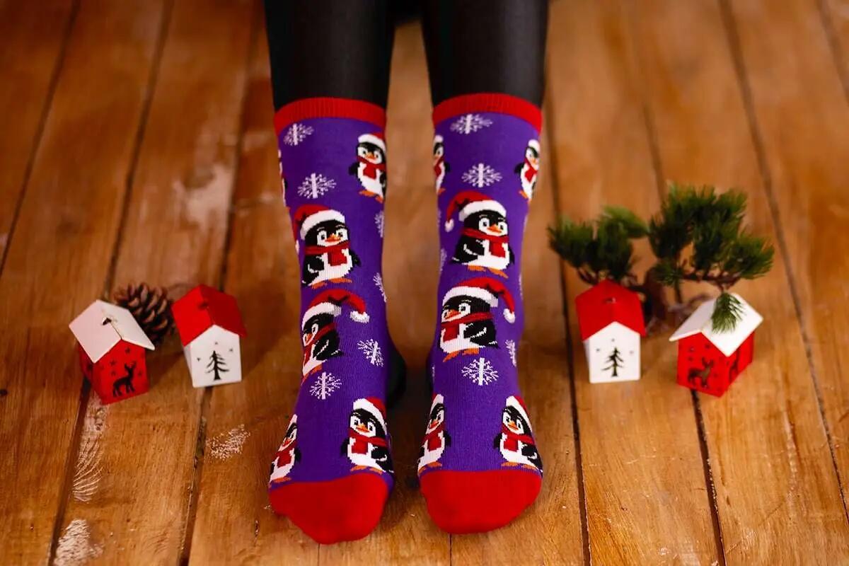 Sosete bumbac de craciun Colour Cotton Pinguin Fericit Violet 2/4
