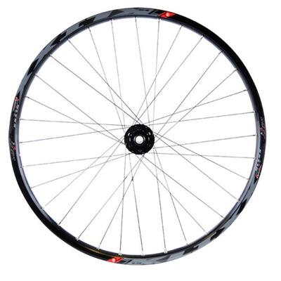 Voorwiel van de fiets met velg. naaf en 6 gaten schijf. velox klixx tubeless rea
