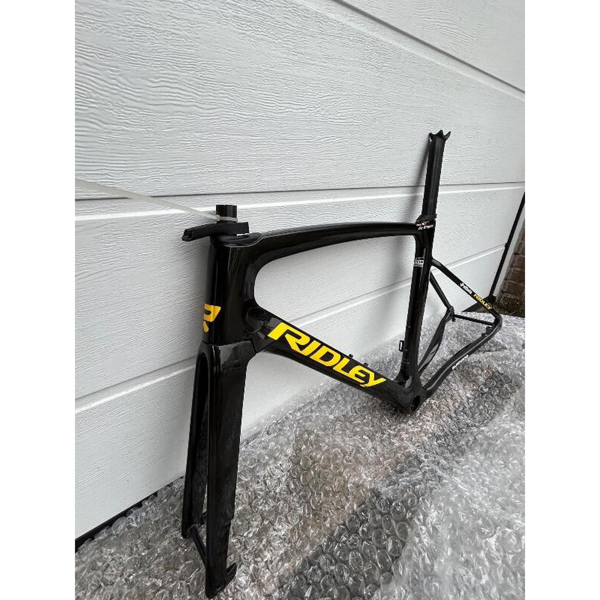 Tussen Particulieren - Ridley Noah Frame