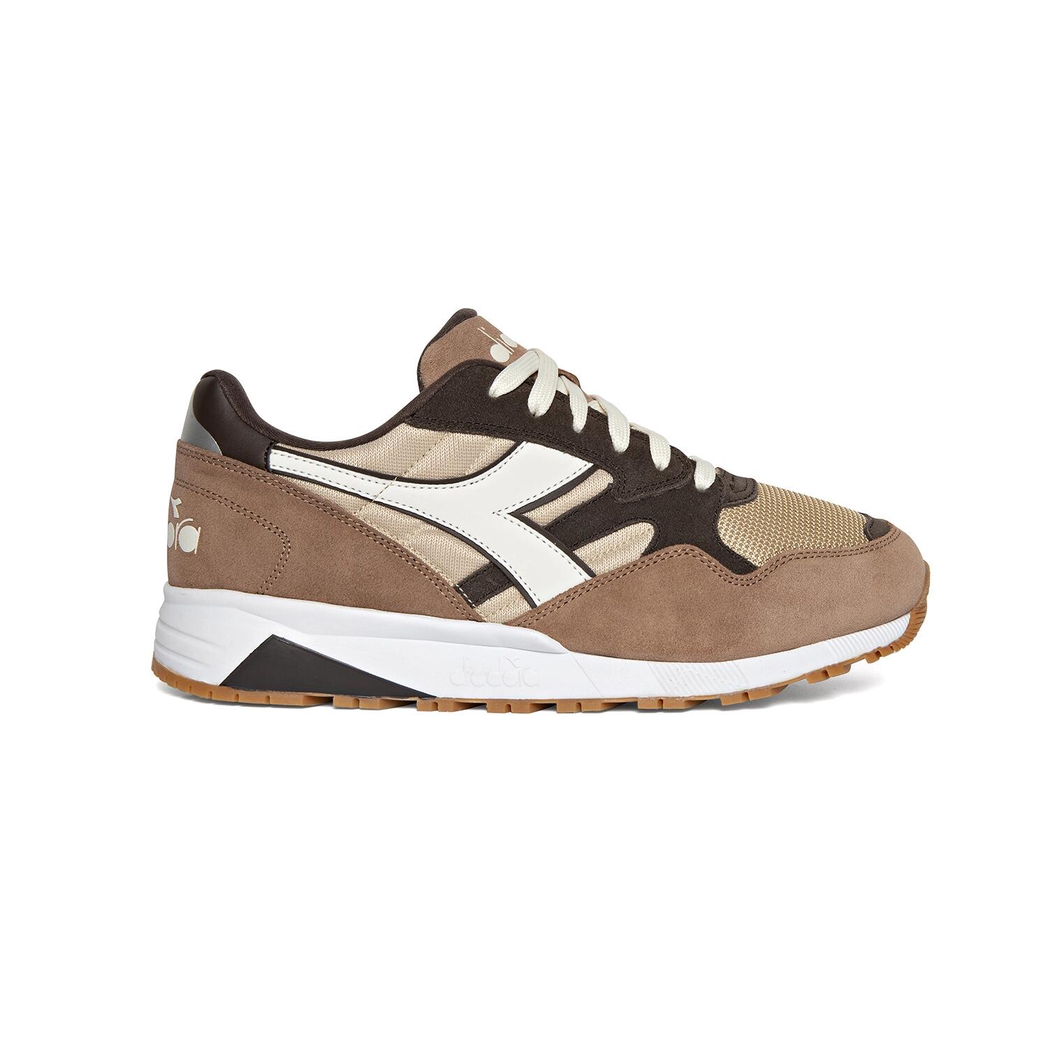 DIADORA picture