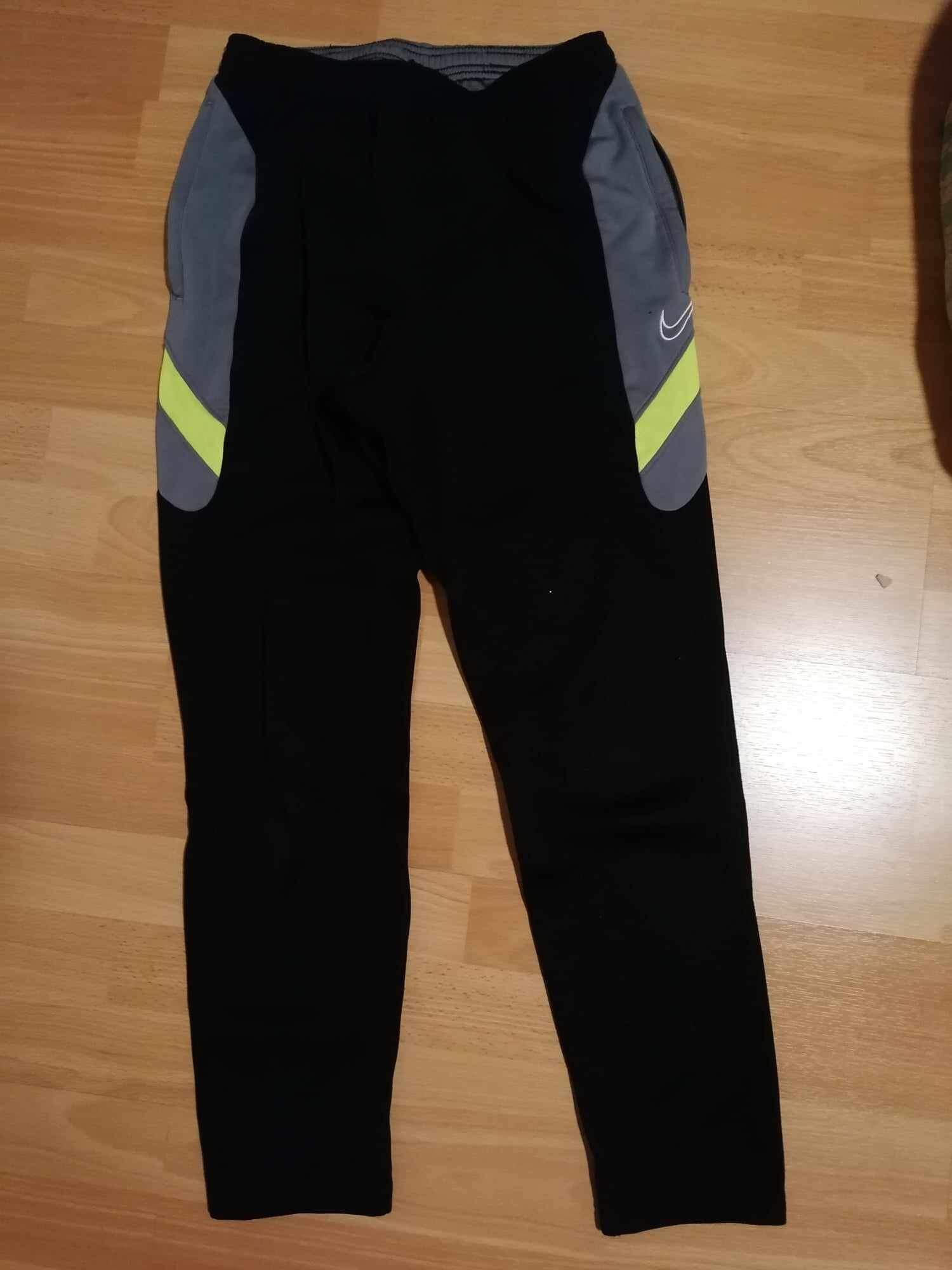 Entre Particuliers - Pantalon de survêtement noir nike 2/2