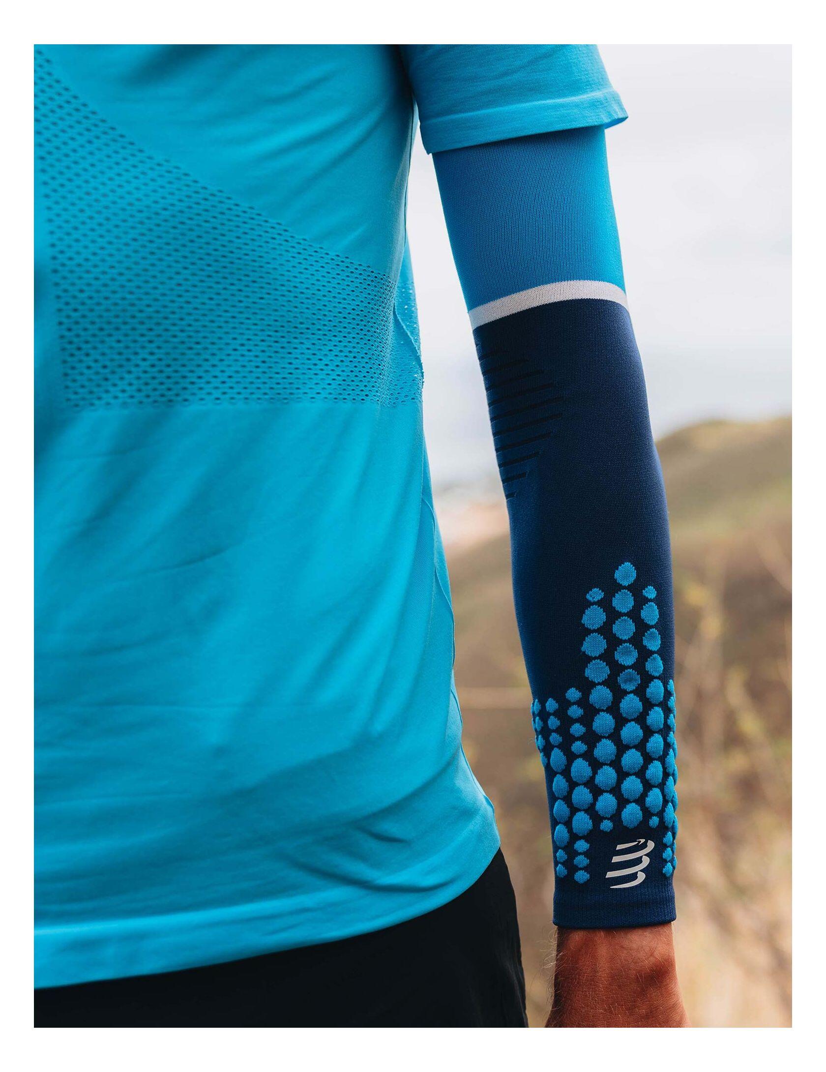Manguitos Arm Force Ultralight running Azul Compressport 4/4