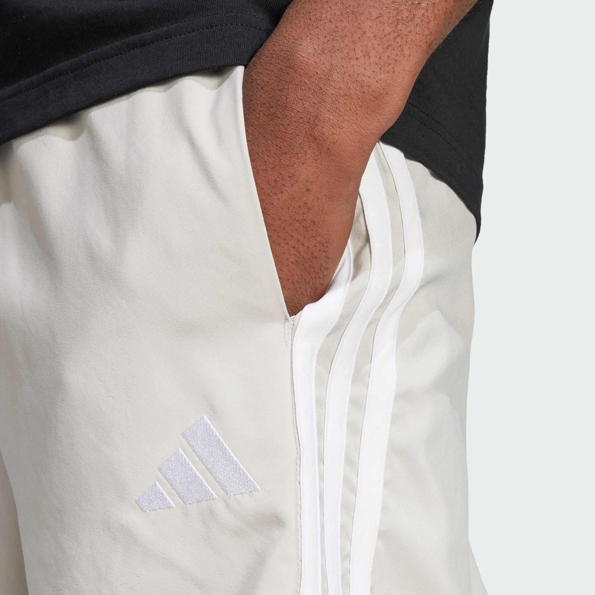 Essentials 3-Stripes Chelsea Short 4/5