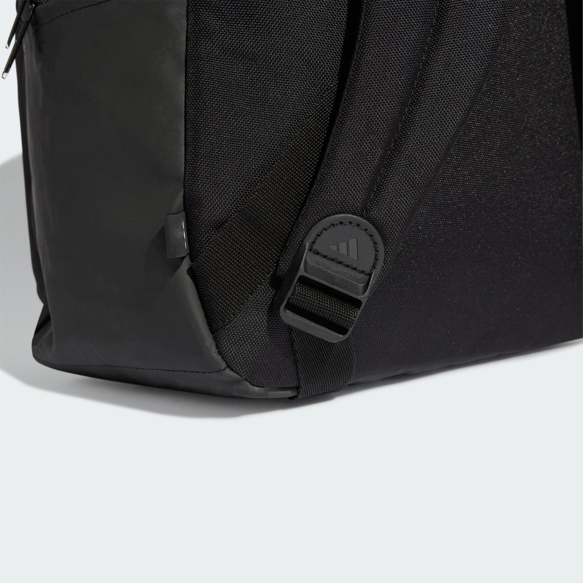 Classic Back-to-School Badge of Sport Backpack 6/7