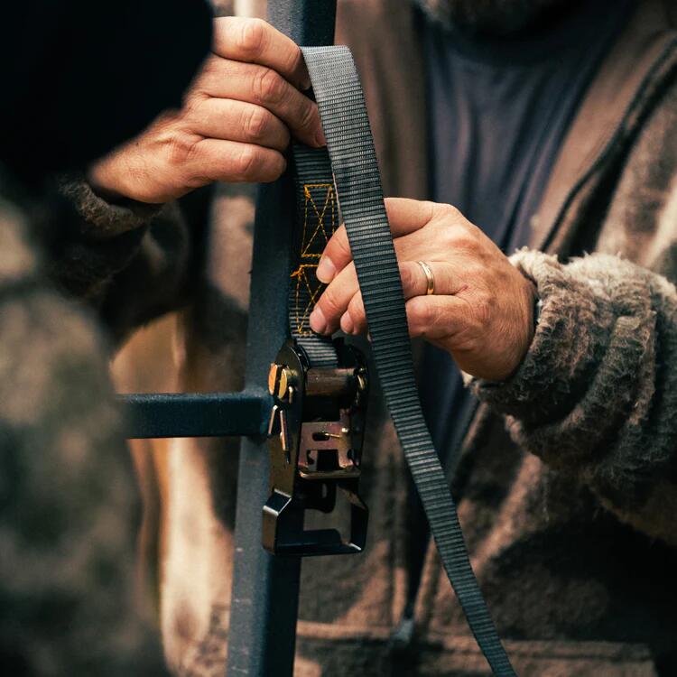 LADDER STAND PUESTO CON ESCALERA LOCKDOWN™  21FT WIDE 1-MAN 6/7