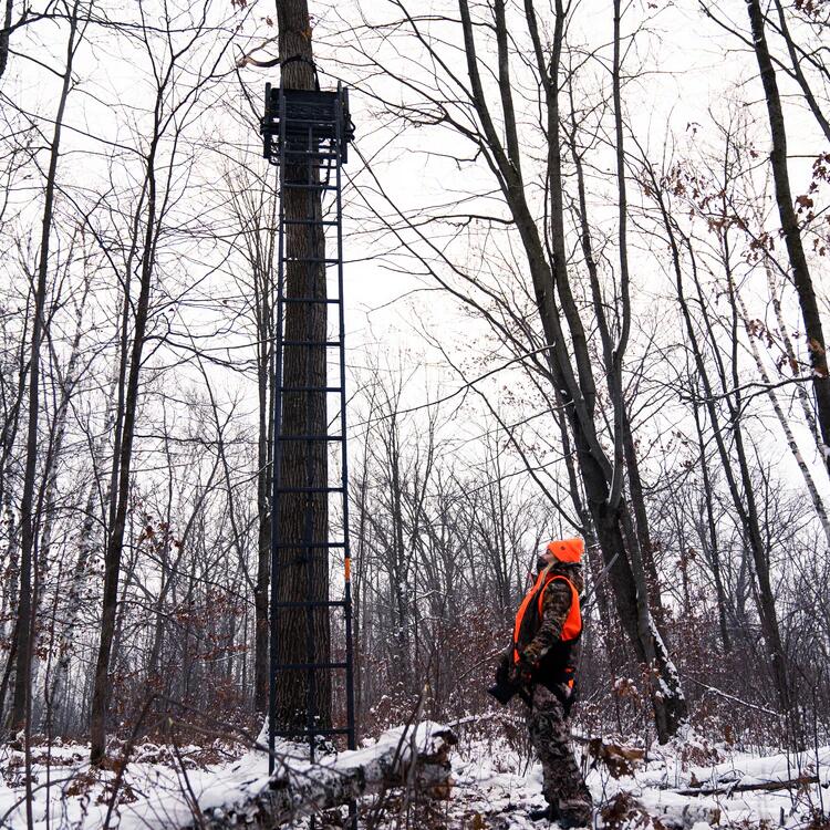 LADDER STAND PUESTO CON ESCALERA LOCKDOWN™  21FT WIDE 1-MAN 4/7