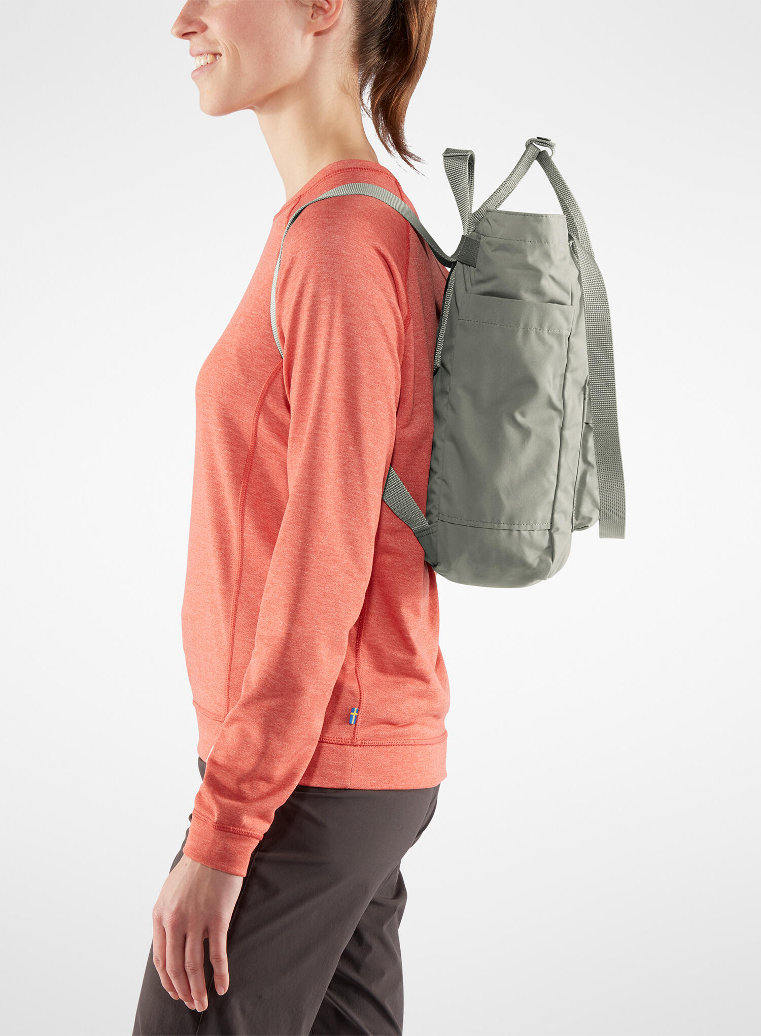 Mochila Gris Fjallraven Kånken Totepack Fog Ligera y Versátil 6/7