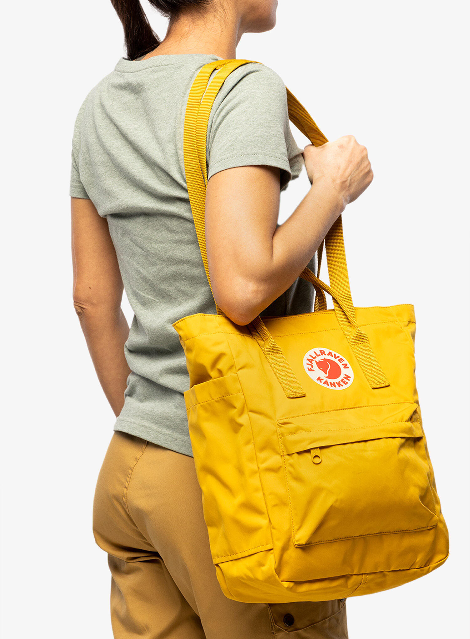 Mochila Amarilla Fjallraven Kånken Totepack Ochre 14L Ligera y Versátil 6/7
