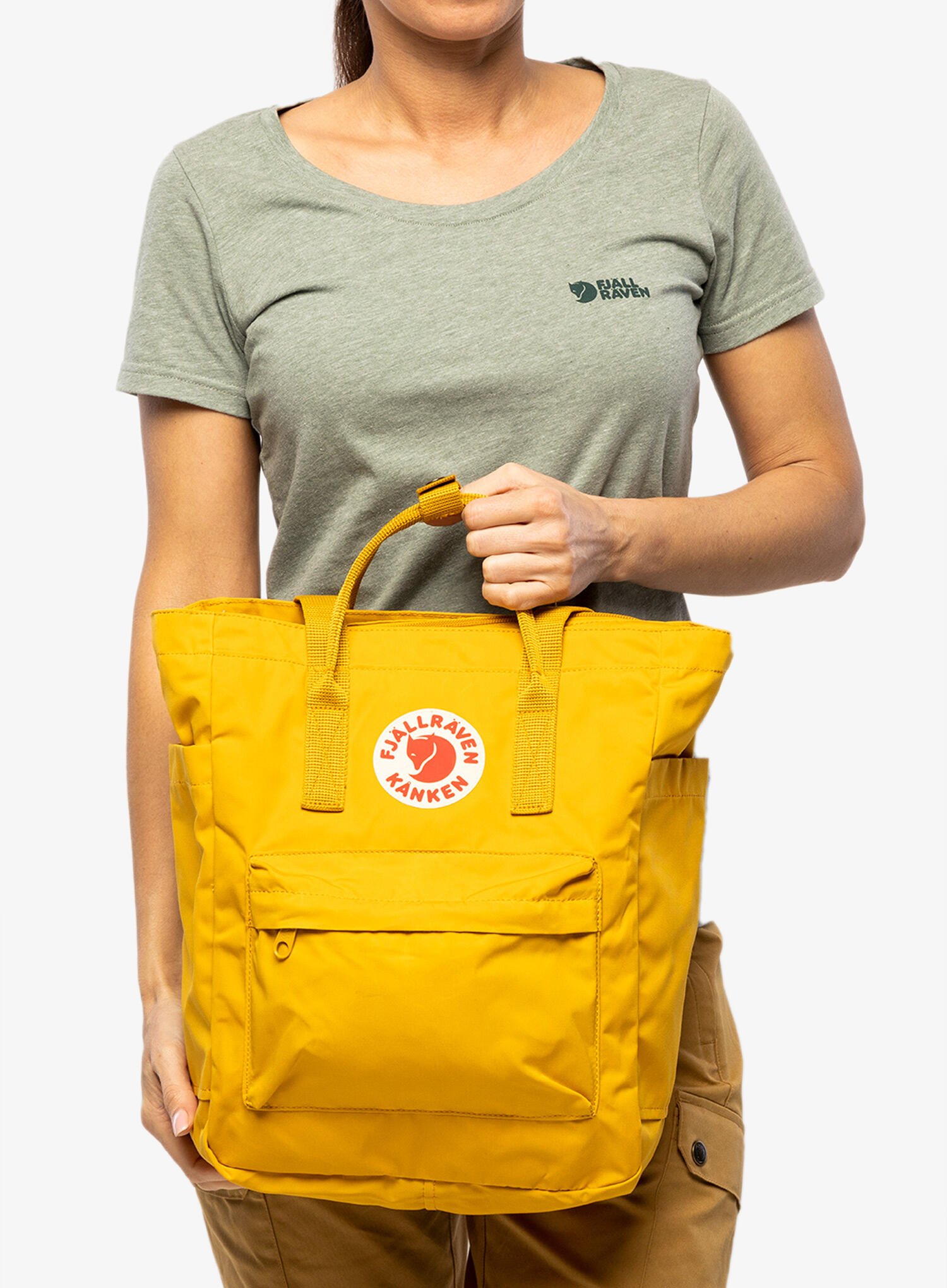 Mochila Amarilla Fjallraven Kånken Totepack Ochre 14L Ligera y Versátil 7/7