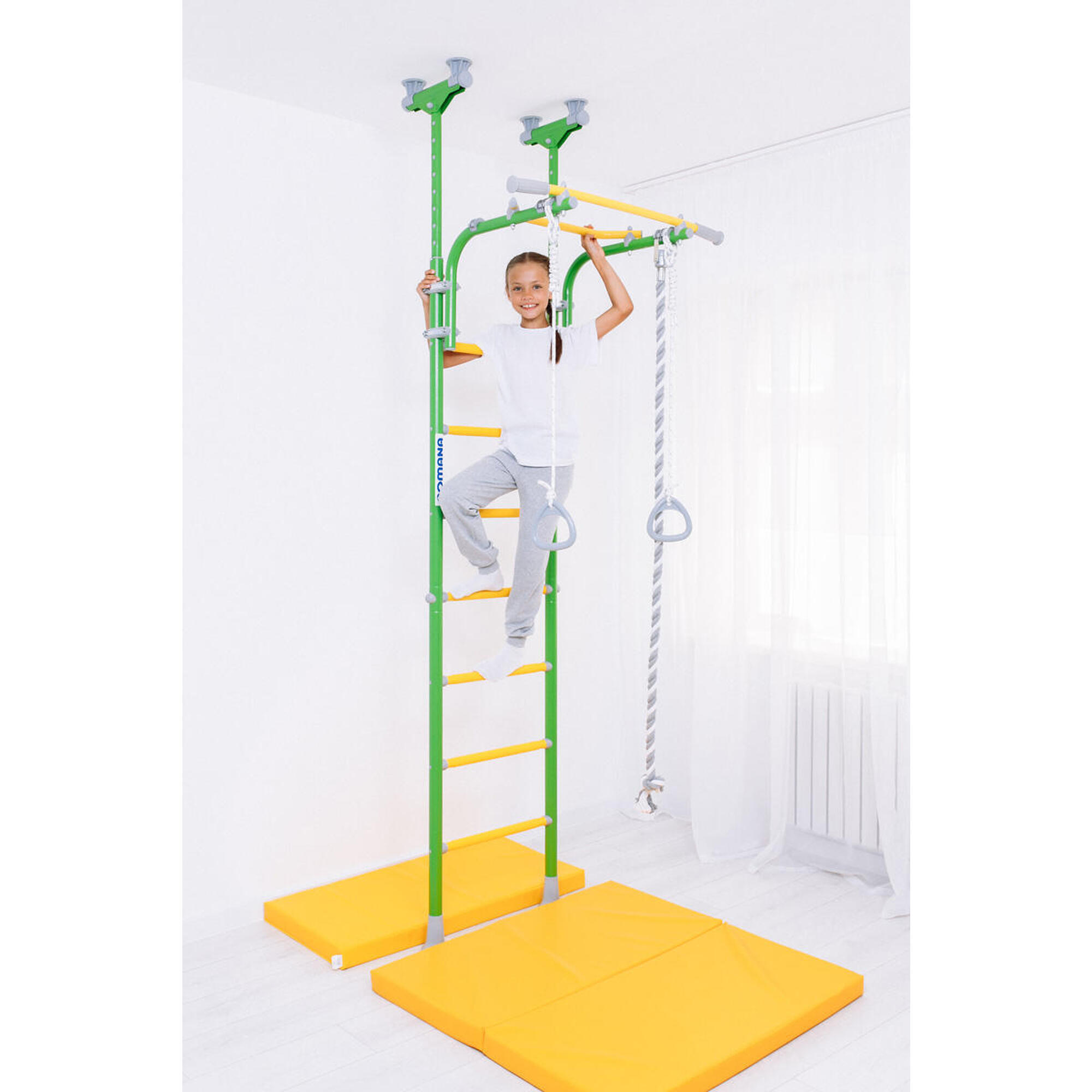 Scara gimnastică Kometa-5 cu bară de tracțiune