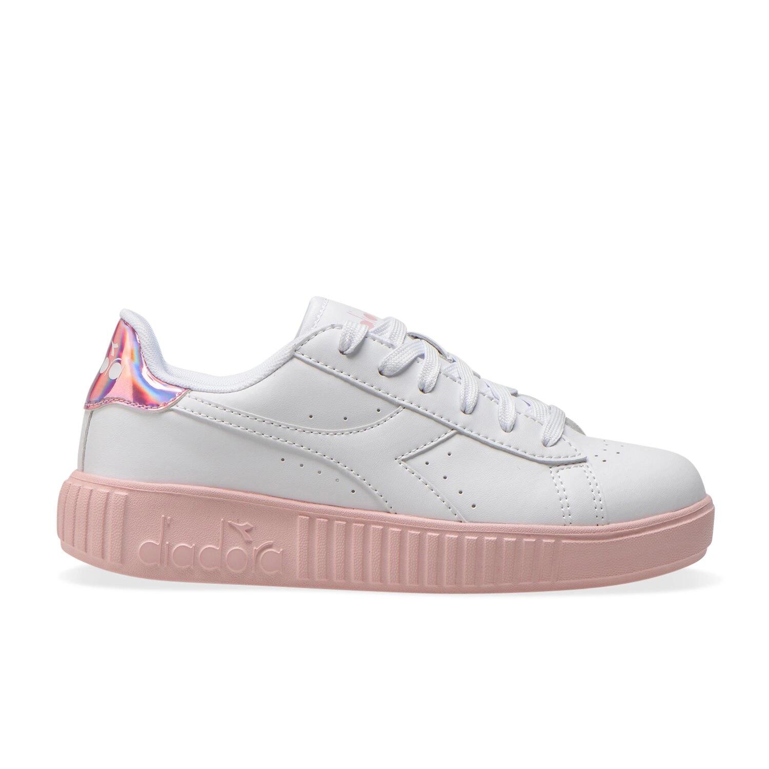 DIADORA picture
