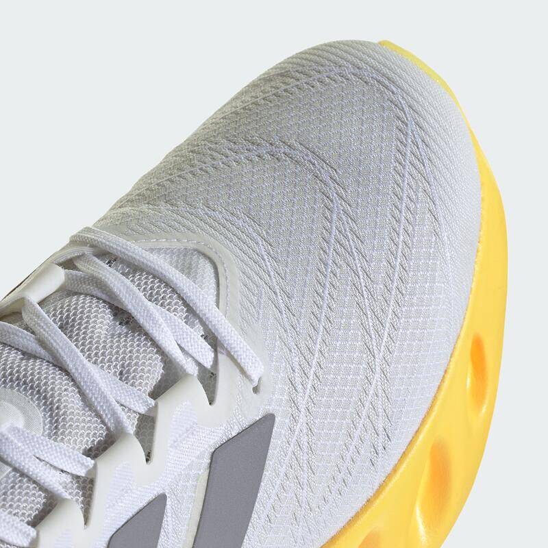 Adidas ADIDAS SWITCH FWD 2 M Men Running Shoes White -  5