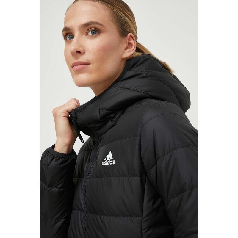 Geacă matlasată ușoară adidas Essentials cu glugă neagră
