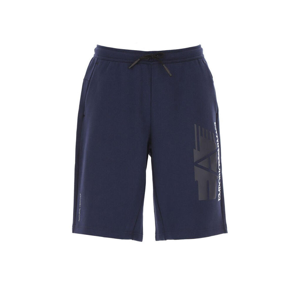 bleu marine.