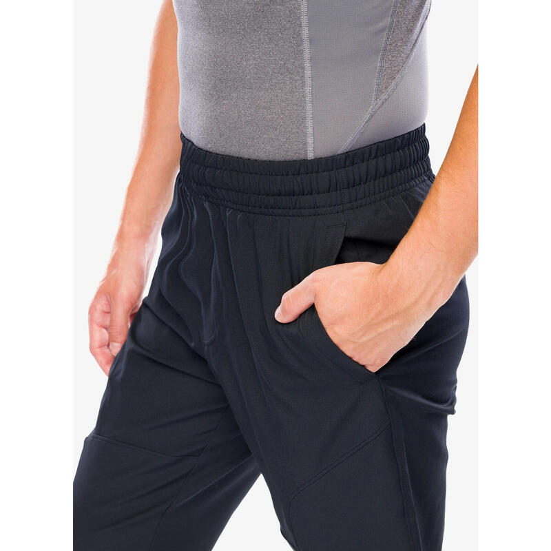 Pantaloni negri Under Armour rezistenți și elastici