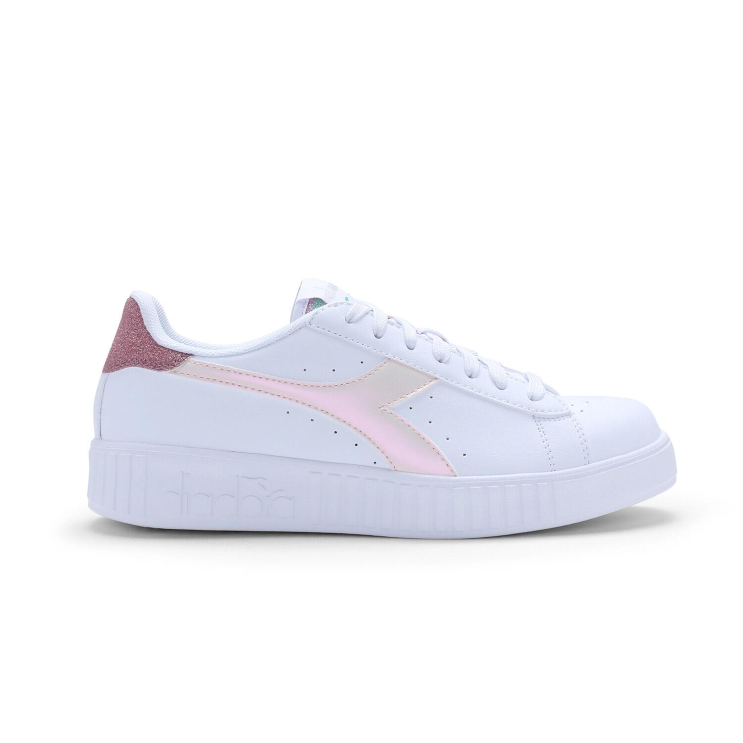 DIADORA picture