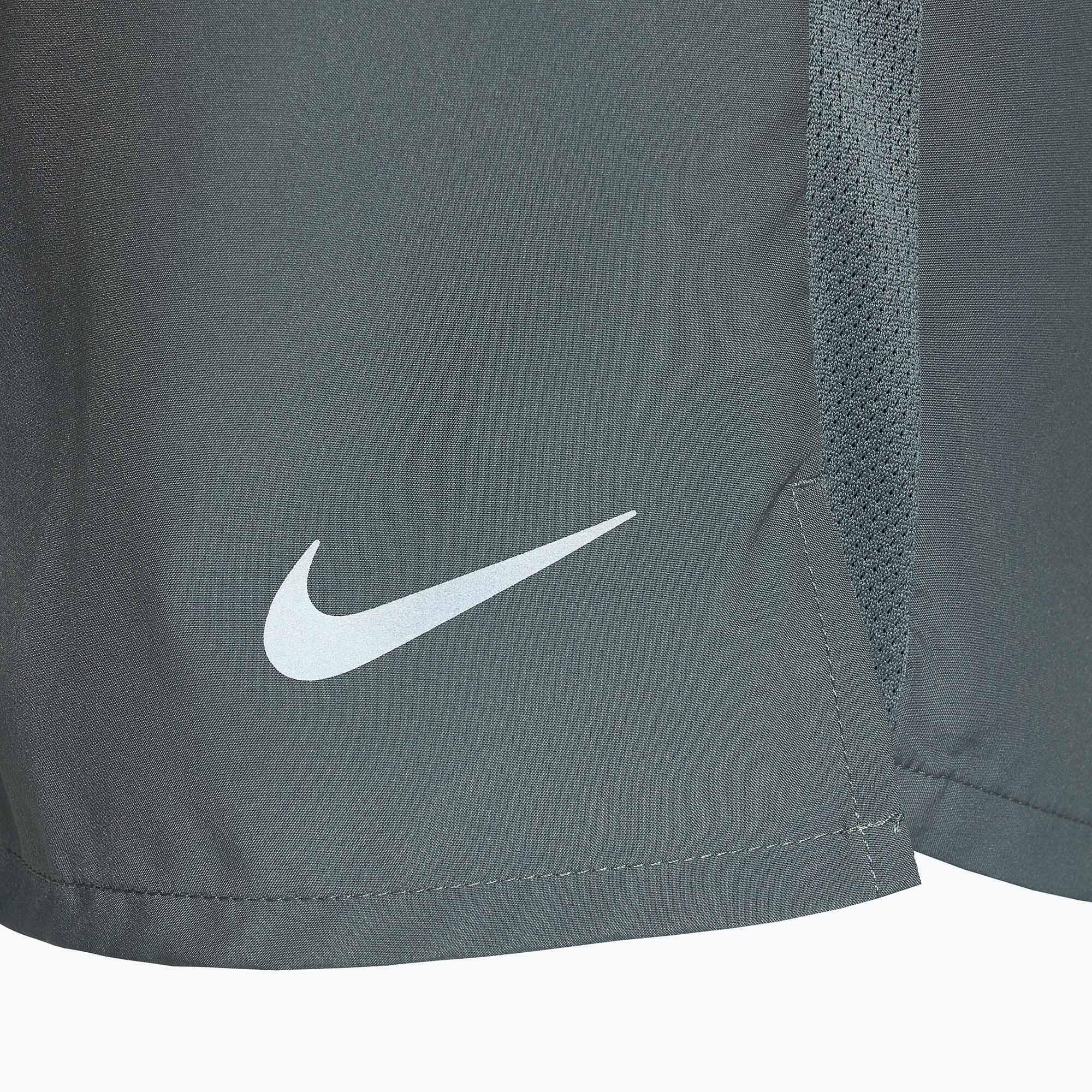 Shorts masculino Nike Dri-Fit Challenger 7" com forro breve 3/5