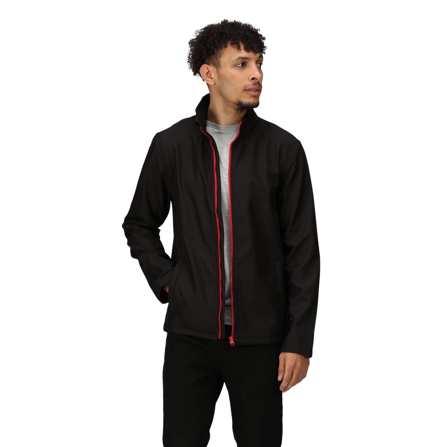Giacca Soft Shell Uomo Regatta Ablaze Printable Nero Rosso Classico 4/5