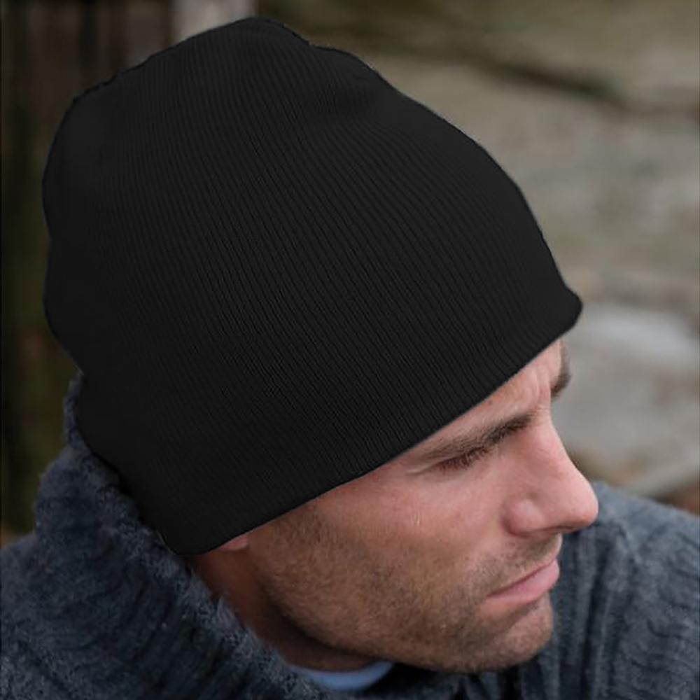 Trek de Acryl Wintermuts aan voor een zacht gevoel. (Zwart) 2/3