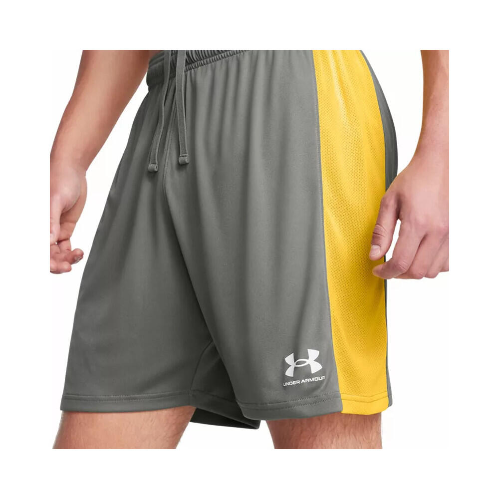 Short Under Armour M. Challenger  Train 4/5
