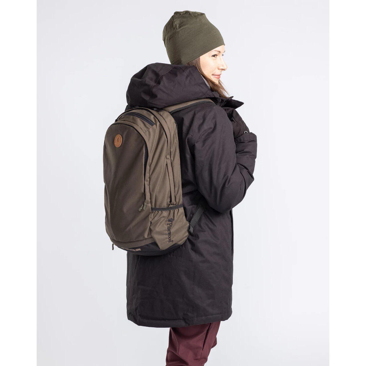 Winterparka, Frau Pinewood 3/4
