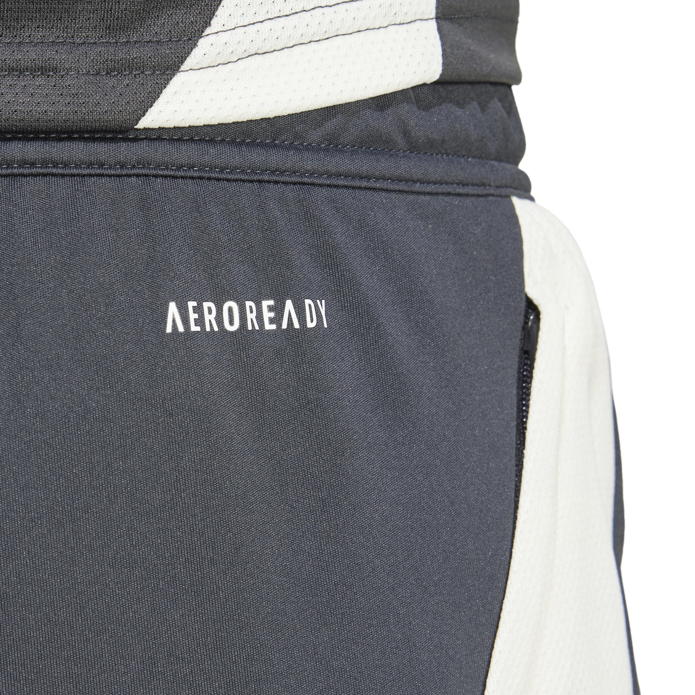 Trainingshort Manchester United Tiro 2024/25 6/7