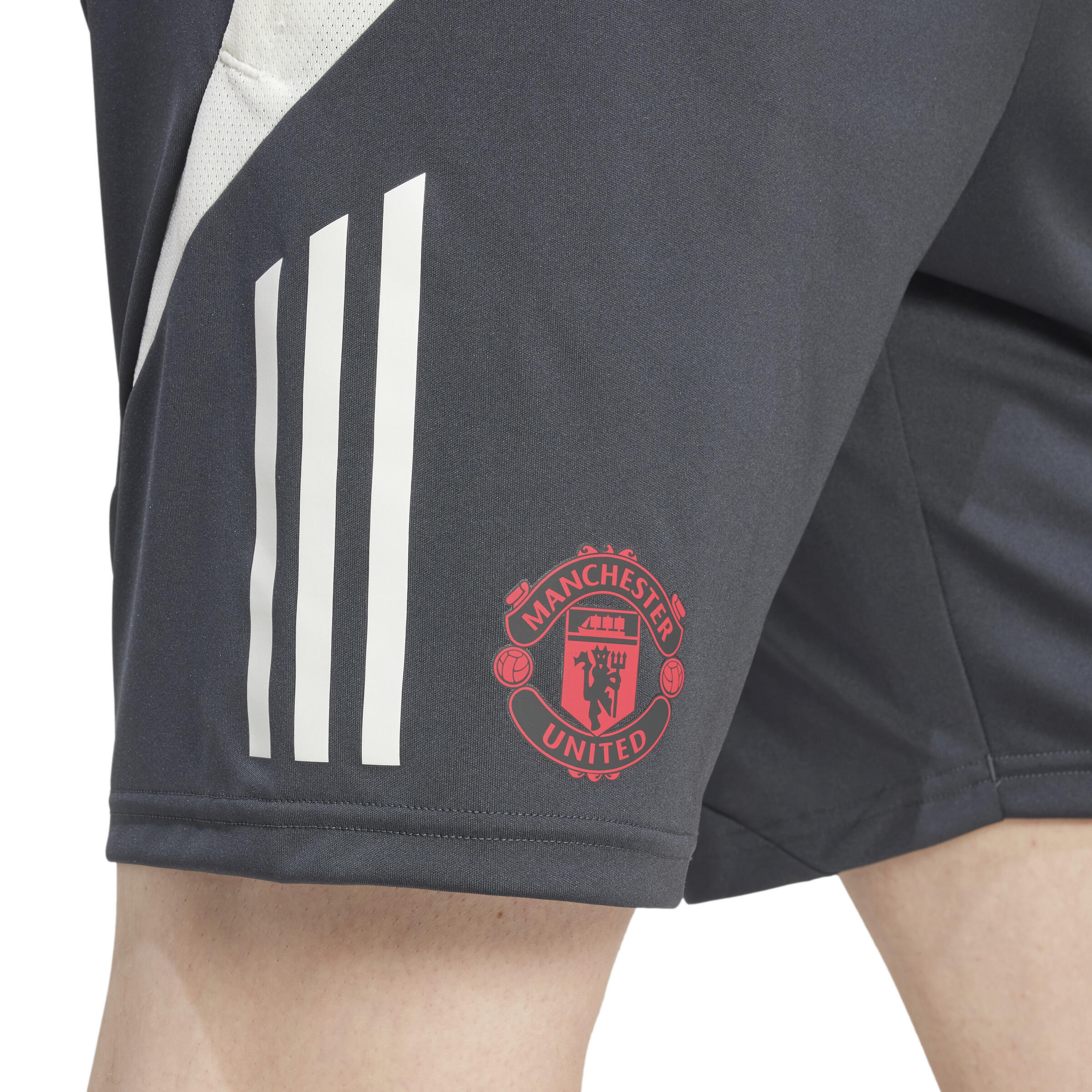 Trainingshort Manchester United Tiro 2024/25 5/7