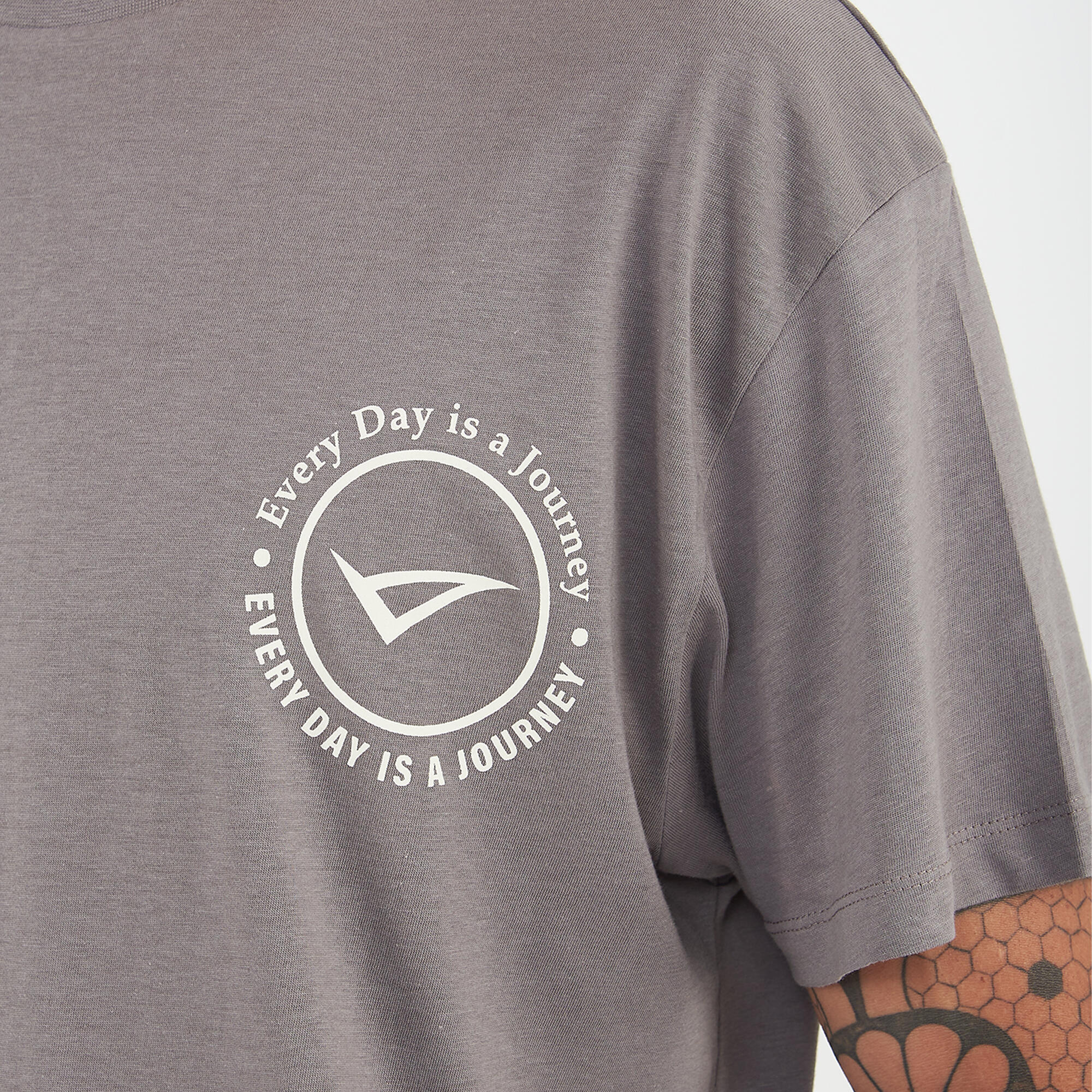 T-shirt in cotone da uomo TRAVELER grigio scuro 3/6
