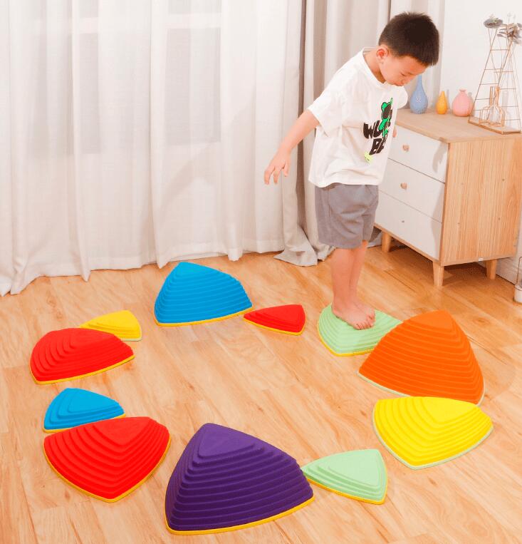 Pierres d’Équilibre Enfant – Parcours Sensoriel Triangles 6 Pièces 3/7