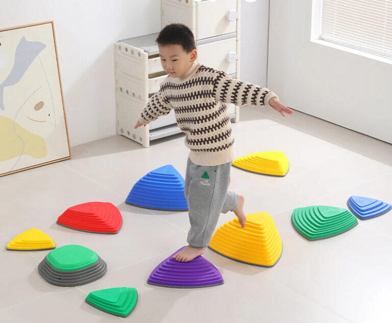 Parcours sensoriel pierres d’équilibre Triangle 7/7