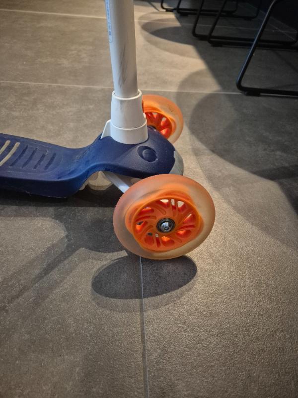 Entre Particuliers - Trottinette pour enfants avec des lumières dans les roues 4/4