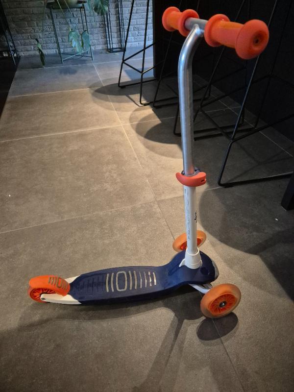 Entre Particuliers - Trottinette pour enfants avec des lumières dans les roues 2/4