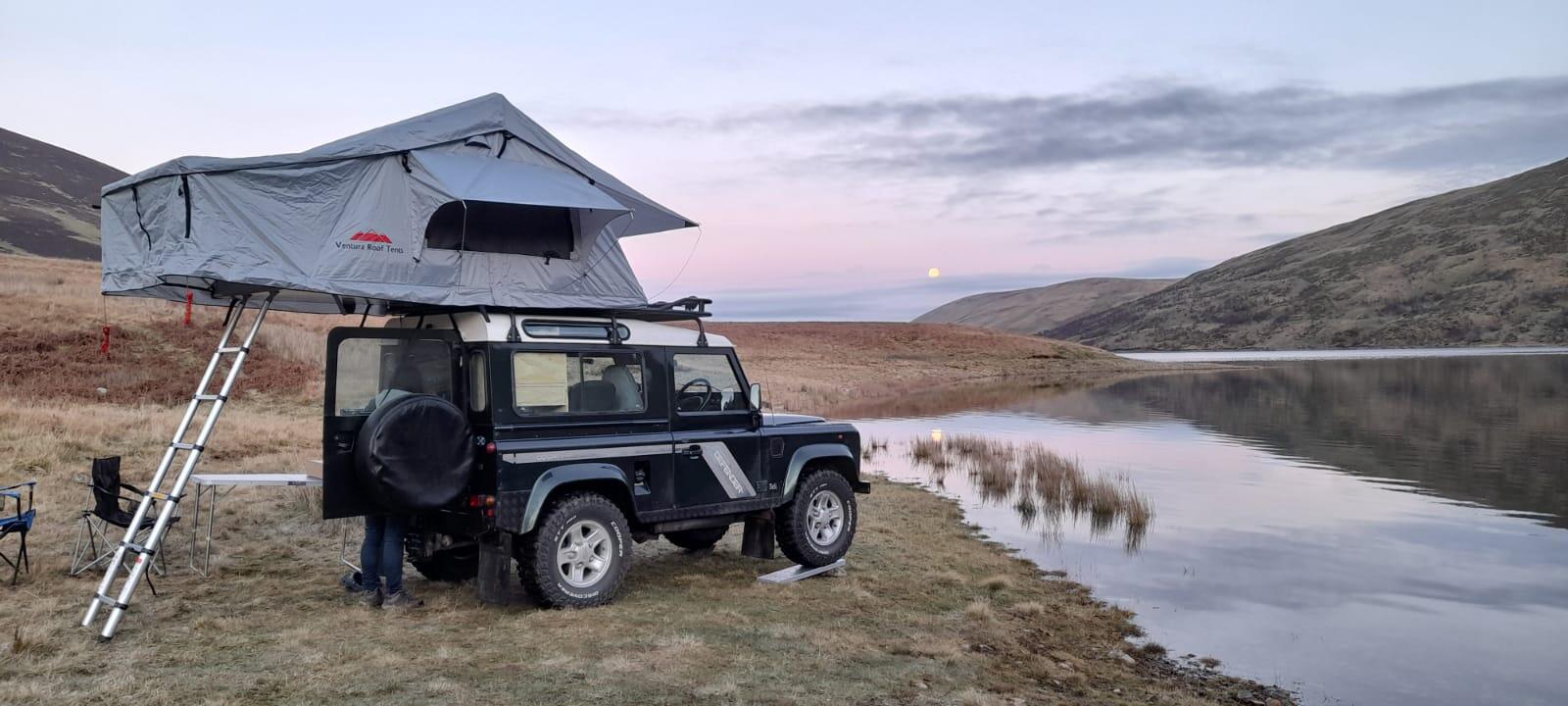 VENTURA ROOF TENT Extended Ventura Deluxe 1.4 Roof Top Tent + Roof Bars + Lights