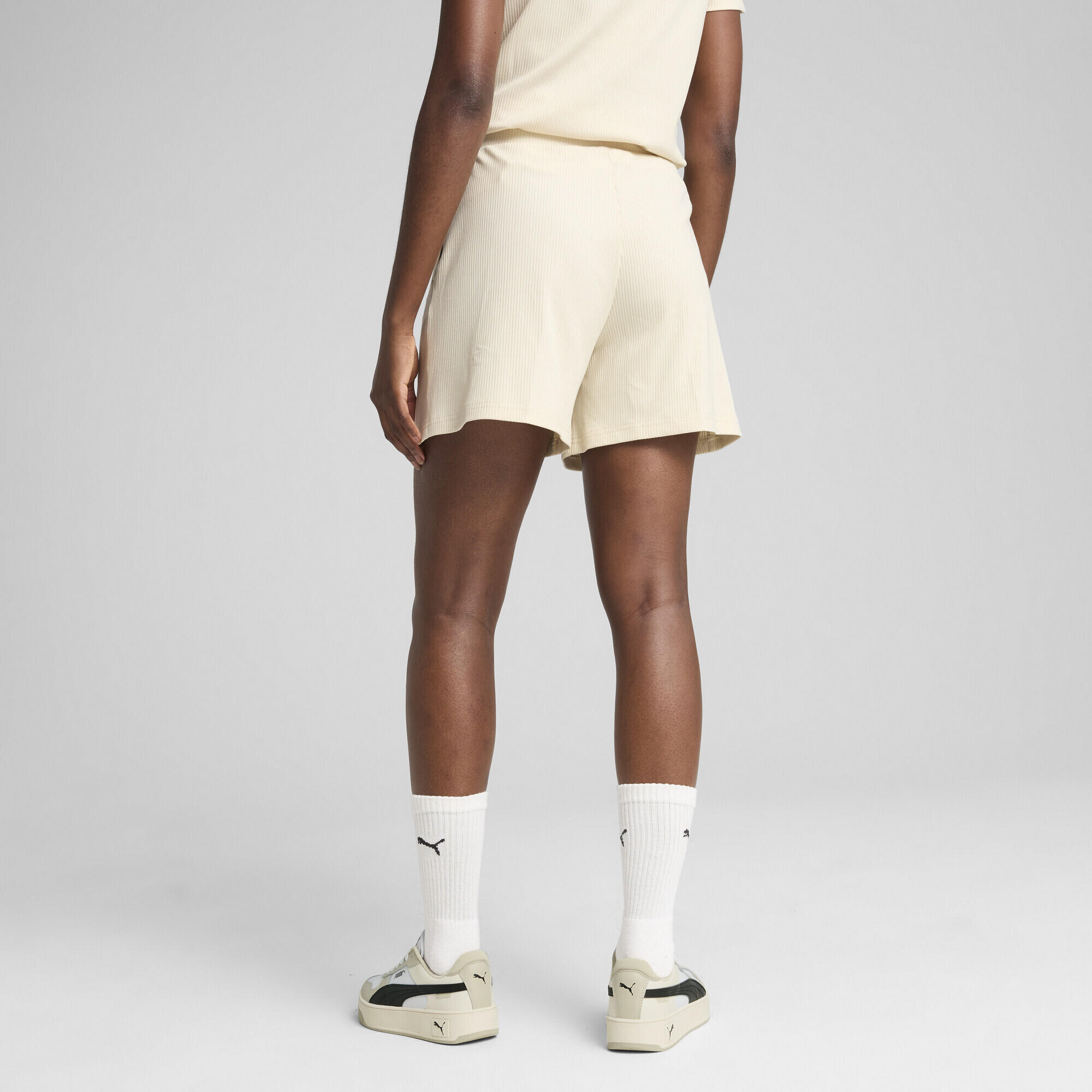 ESS ELEVATED 5" ribshort met hoge taille voor dames PUMA Alpine Snow White 3/7