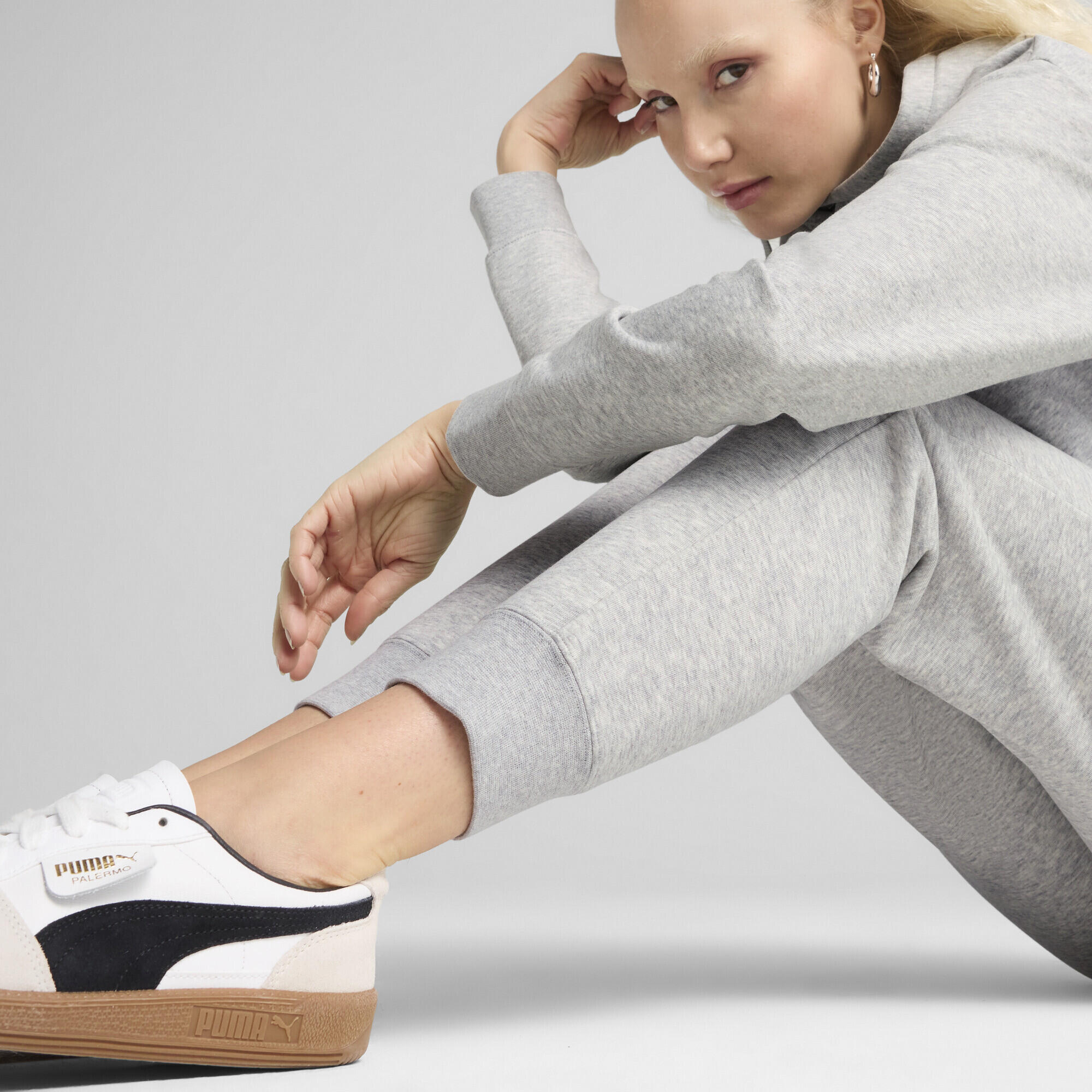 ESS Small No. 1 Logo joggingbroek voor dames PUMA Light Gray Heather 3/7