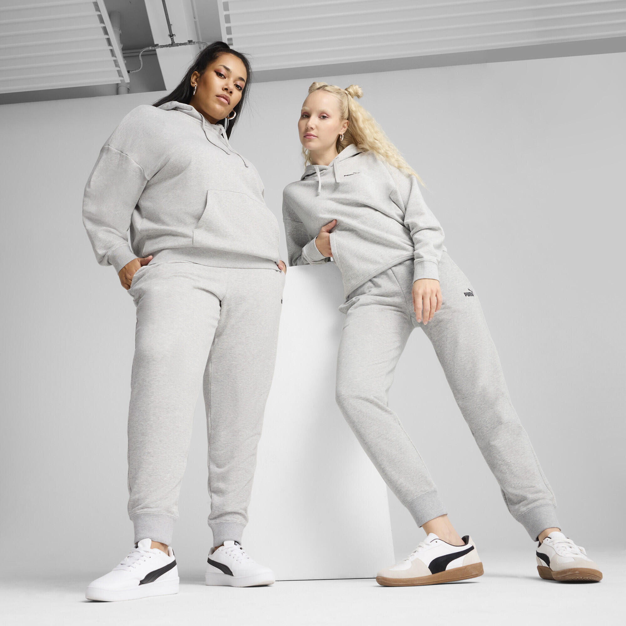 ESS Small No. 1 Logo joggingbroek voor dames PUMA Light Gray Heather 2/7