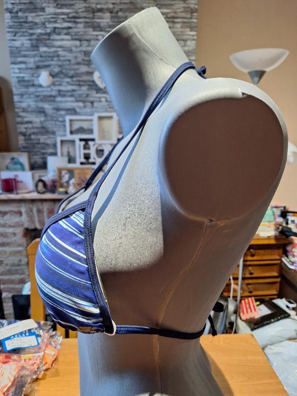 Tussen Particulieren - Ellesse,bikinitopje,maat 40 4/5