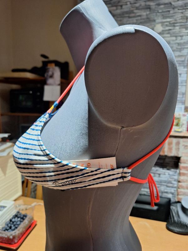 Tussen Particulieren - Protest,bikinitopje,maat 36 4/5