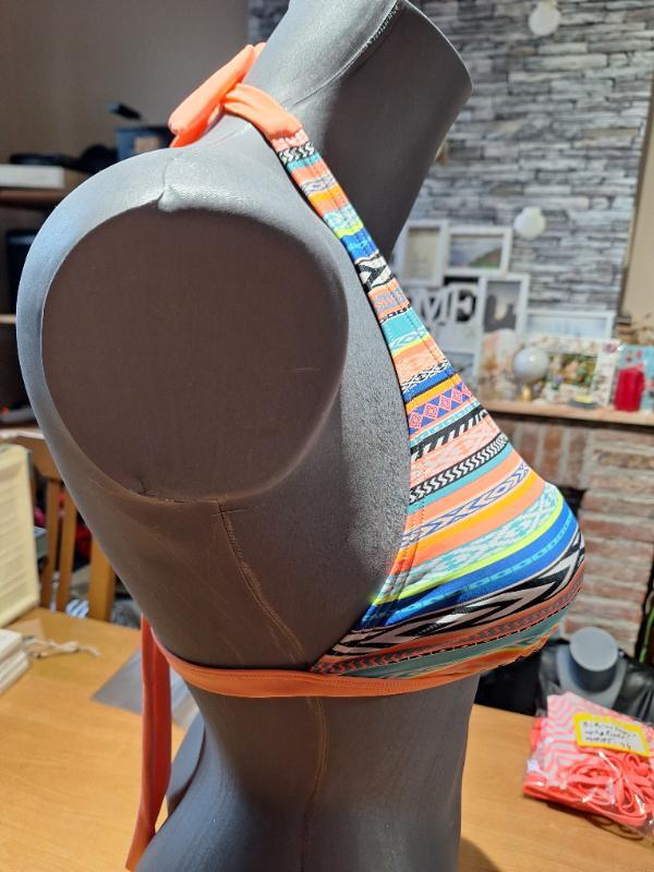 Tussen Particulieren - Ripcurl,bikinitopje,maat L 2/5