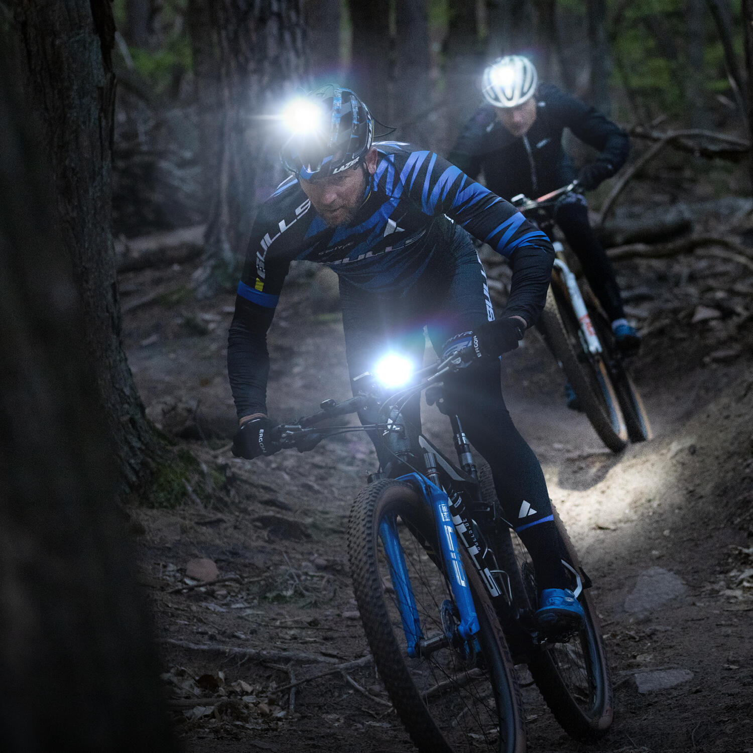 BUSTER 1100 FL - FAROL DIANTEIRO POTENTE DE 1100 LÚMENS PARA BICICLETAS 4/8