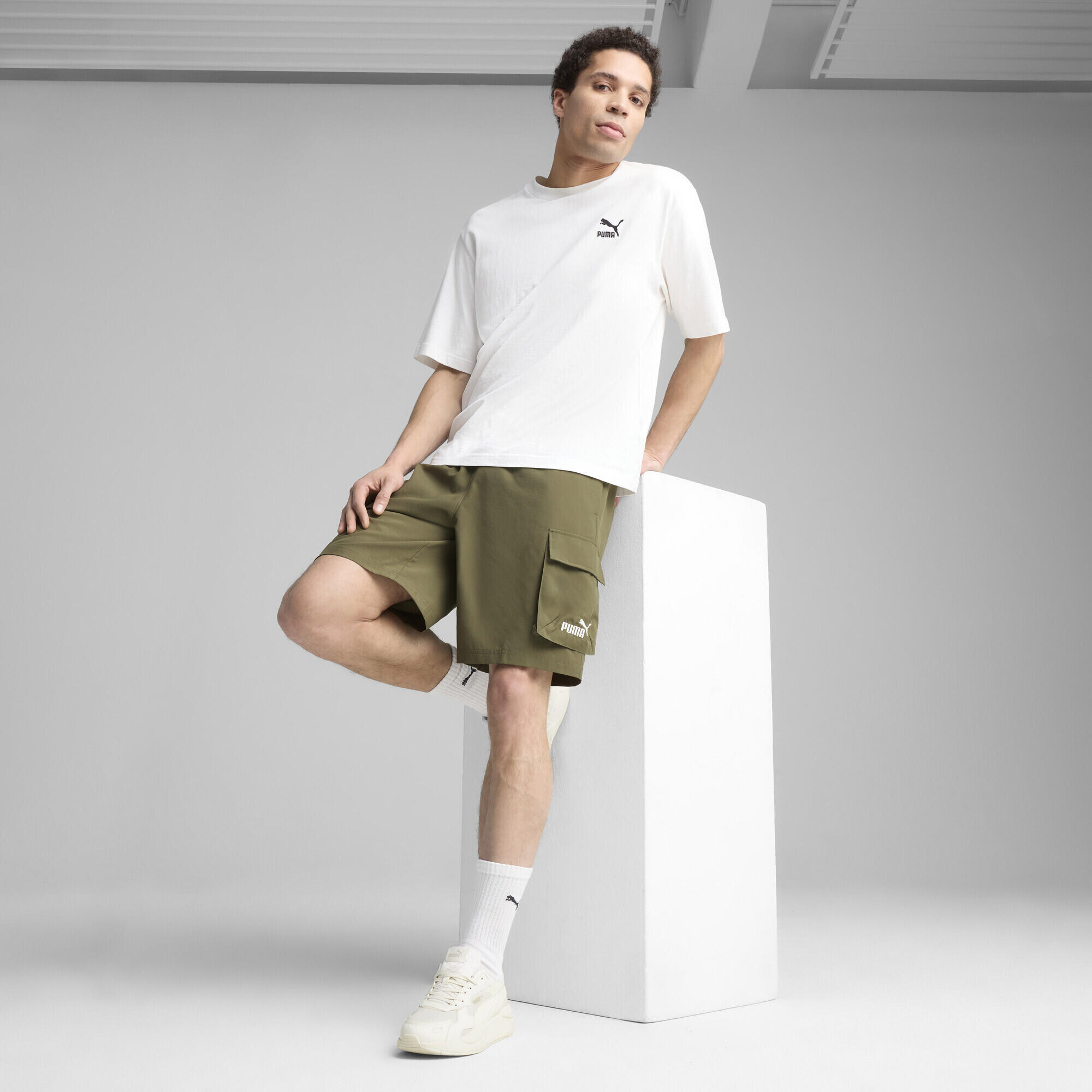 Shorts cargo in tessuto Essentials con logo N. 1 da 9" da uomo PUMA Loden Green 4/7