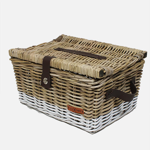 Panier de pique-nique gris avec bord blanc et couvercle