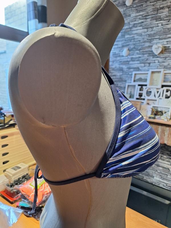 Tussen Particulieren - Ellesse,bikinitopje,maat 44 2/5