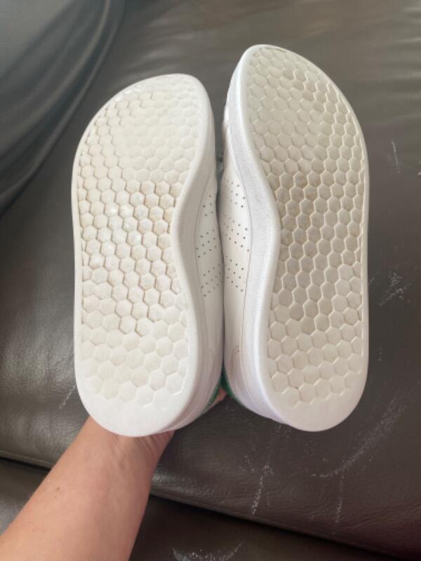 Entre Particuliers - Baskets 35 de marche ou de ville adidas blanches 3 4/7
