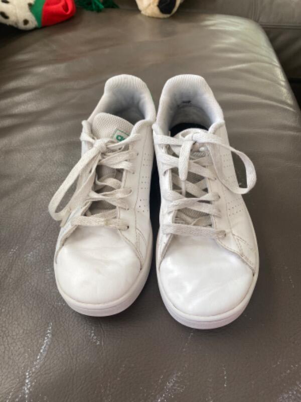 Entre Particuliers - Baskets 35 de marche ou de ville adidas blanches 3 3/7