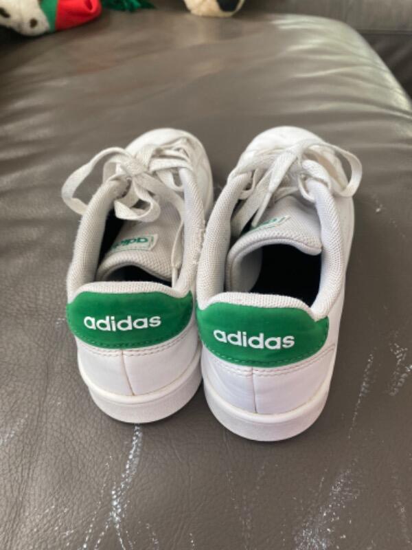 Entre Particuliers - Baskets 35 de marche ou de ville adidas blanches 3 2/7