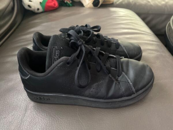 Entre Particuliers - Basket lacets adidas noires 35 2/7