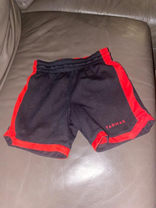 Entre Particuliers - Short réversible rouge noir Tarmak football 2/4
