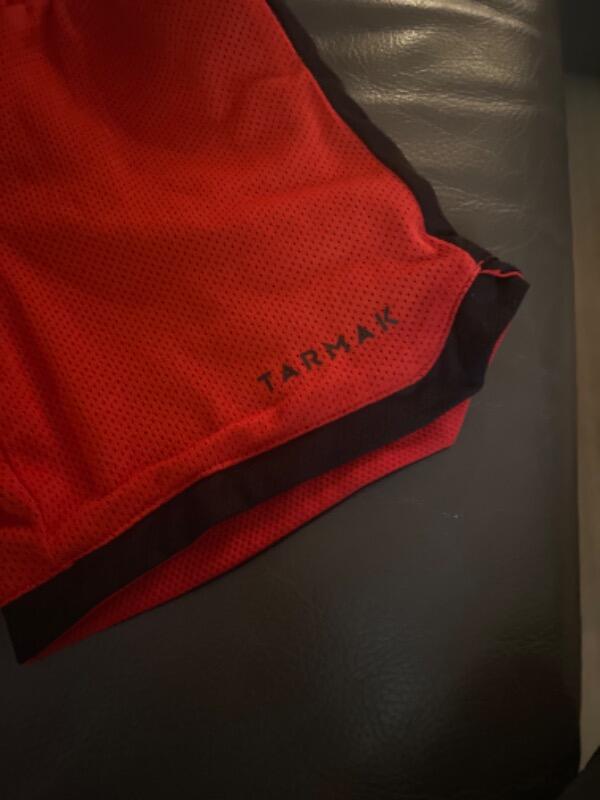 Entre Particuliers - Short réversible rouge noir Tarmak football 3/4